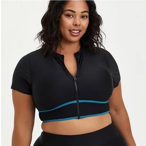 TORRID BLACK ACTIVE SWIM CROP RASHGUARD